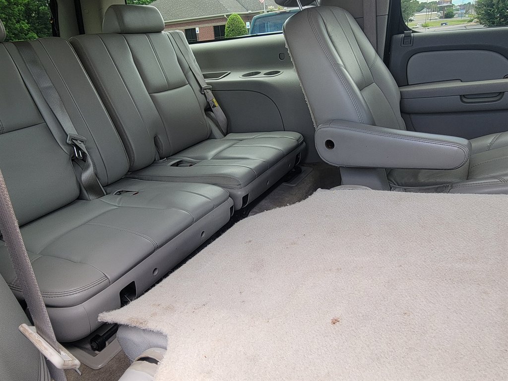 2007 Chevrolet Suburban LT - Photo 10