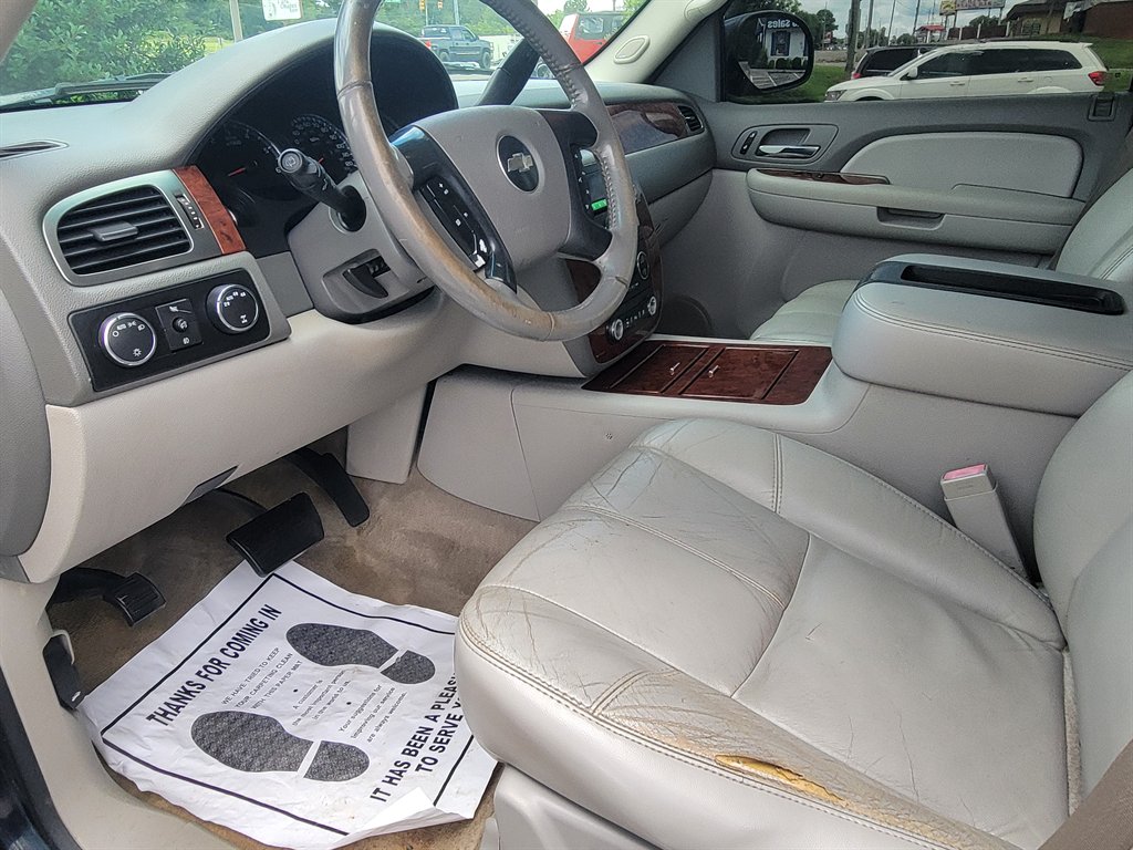 2007 Chevrolet Suburban LT - Photo 7