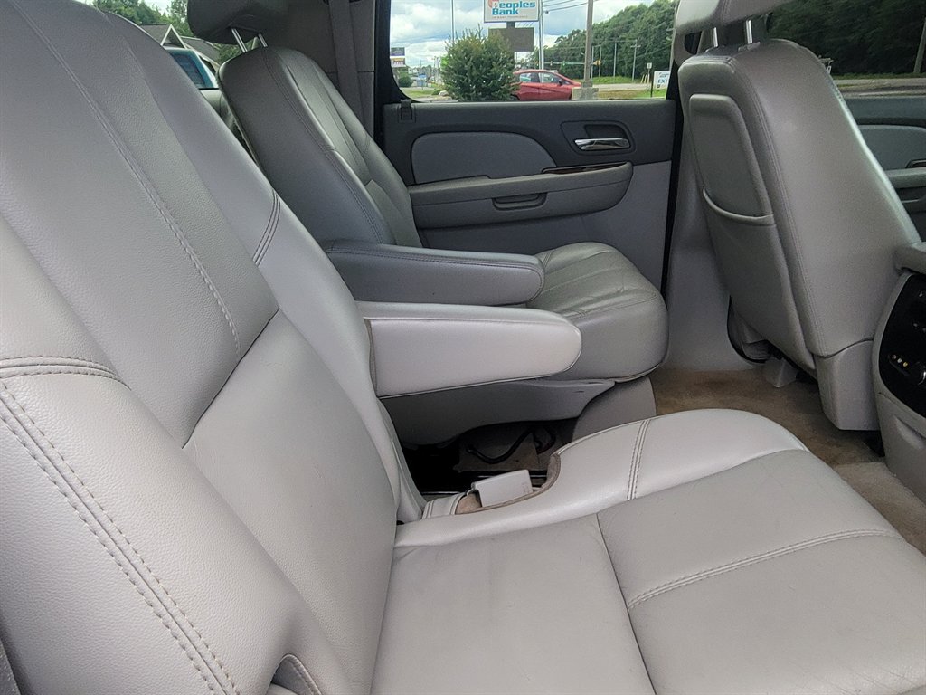 2007 Chevrolet Suburban LT - Photo 9