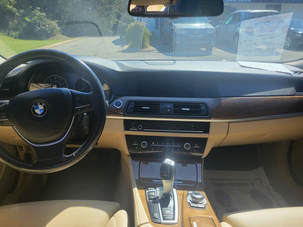 2011 BMW 5 Series 550i - Photo 6