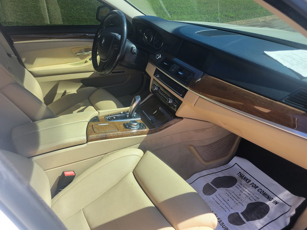 2011 BMW 5 Series 550i - Photo 8