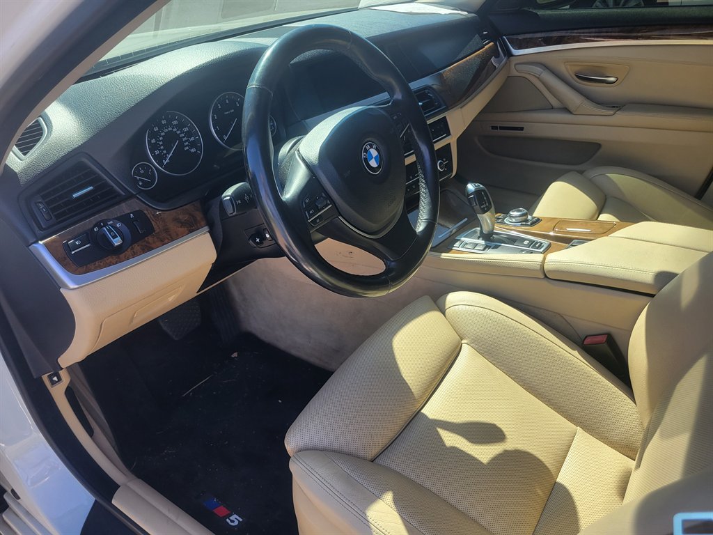 2011 BMW 5 Series 550i - Photo 7
